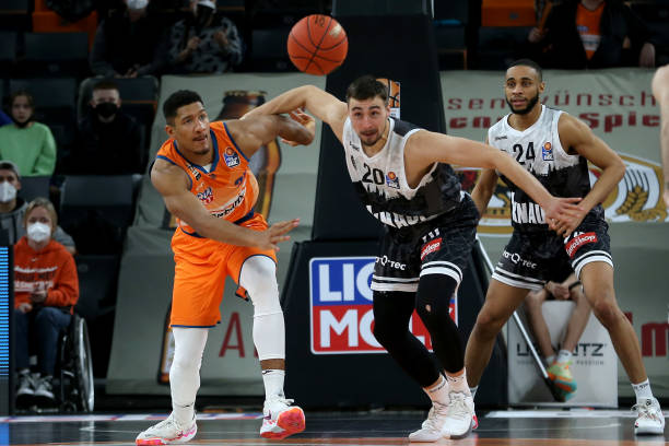 球队的中坚 球队的中坚